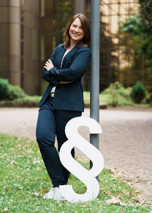 Anika Timmerhues, Steuerberaterin